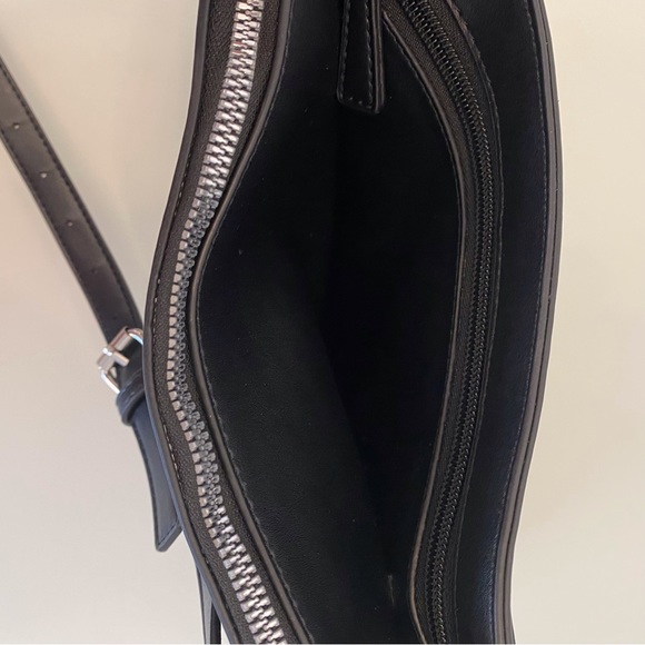 Sam Edelman | Black Vegan Leather Envelope Crossbody Bag - Picture 7 of 16